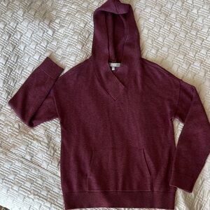Marled burgundy V-Neck Sweater/hoodie